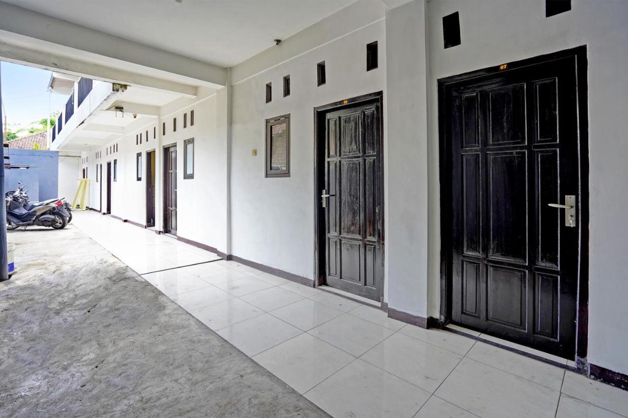 Hotel Oyo Life 91947 Kost Barokah Syariah Mojokerto Exterior foto